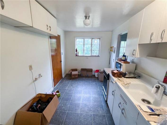 5768 Smith Dr., Bethel Park, PA 15102, 2 Bedrooms Bedrooms, 5 Rooms Rooms,1 BathroomBathrooms,Residential,For Sale,Smith Dr.,1710136