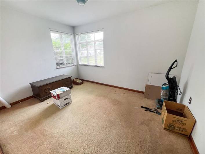 5768 Smith Dr., Bethel Park, PA 15102, 2 Bedrooms Bedrooms, 5 Rooms Rooms,1 BathroomBathrooms,Residential,For Sale,Smith Dr.,1710136