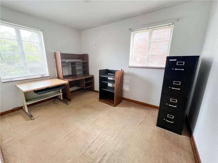 5768 Smith Dr., Bethel Park, PA 15102, 2 Bedrooms Bedrooms, 5 Rooms Rooms,1 BathroomBathrooms,Residential,For Sale,Smith Dr.,1710136