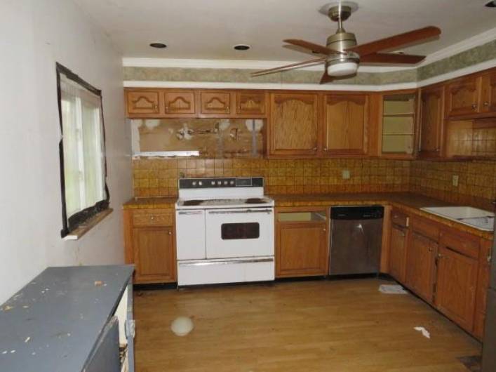 2888 Cherry St, Bethel Park, PA 15102, 3 Bedrooms Bedrooms, ,3.2 BathroomsBathrooms,Residential,For Sale,Cherry St,1694316