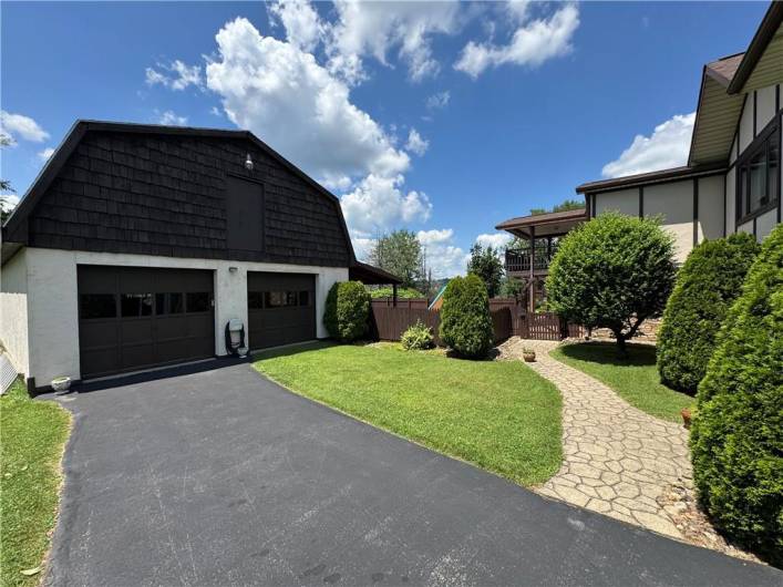 Huge detached garage w 2nd floor/bath