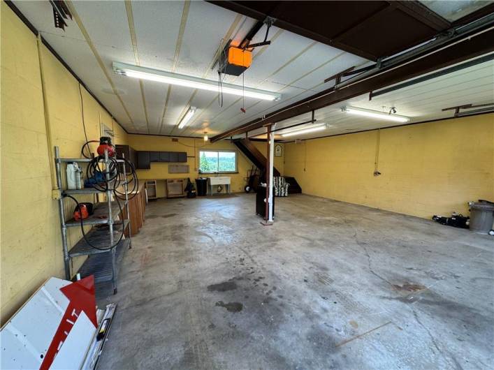 Detached 4 car gar w 2nd floor and bath
