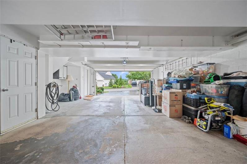 Extra deep garage 30'x20'