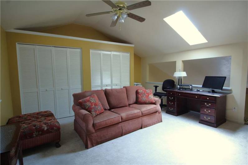 LOFT/FAMILY ROOM WITH 2 DOUBLE CLOSETS
