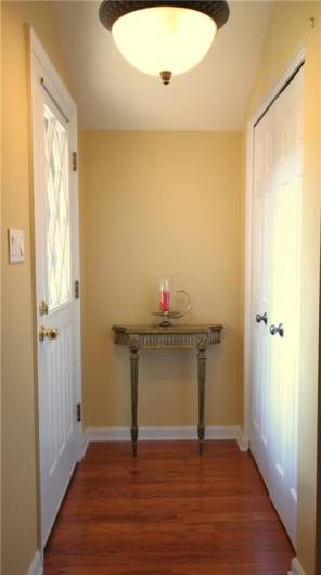 FOYER WIT GUEST CLOSET