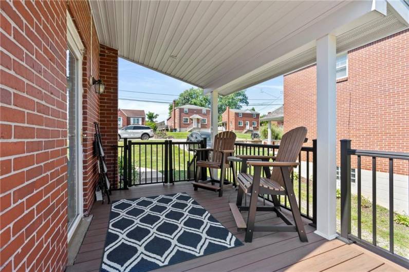 Covered Side Porch/Deck