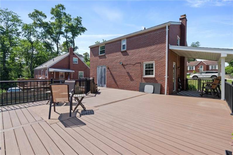Supersized Deck for Warm Weather Fun!