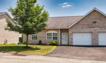 Nice end unit condo in Puckety Church Condominium development.