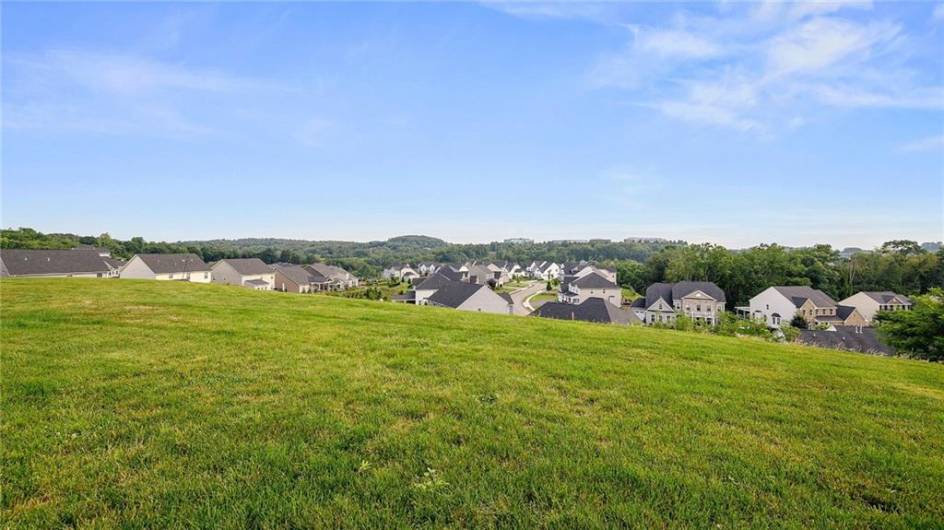 1208 Clear Springs Dr, Canonsburg, PA 15317, 3 Bedrooms Bedrooms, 8 Rooms Rooms,2.1 BathroomsBathrooms,Residential,For Sale,Clear Springs Dr,1710570