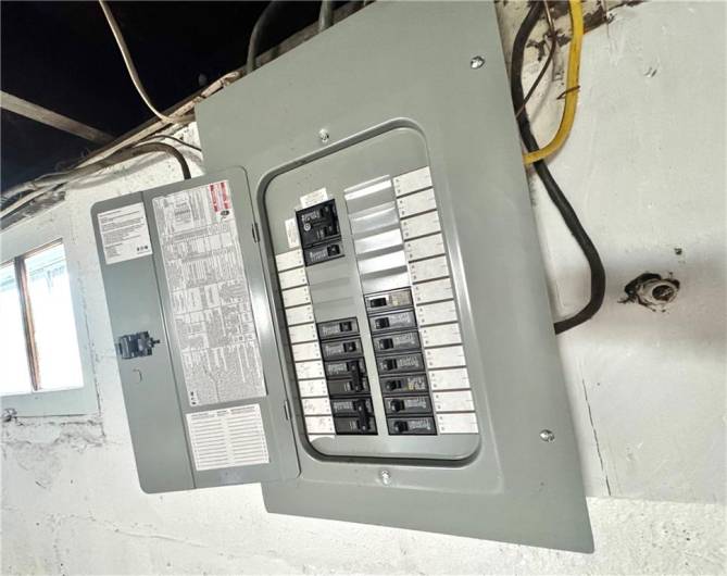 electricial box   100 amp