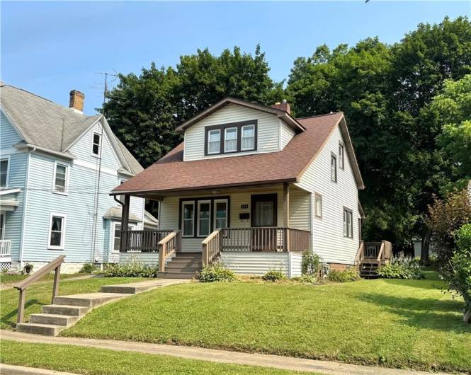 1 1/2 story home