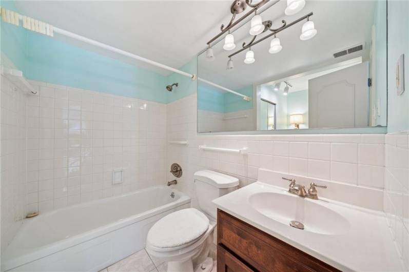53 Highland Rd, Bethel Park, PA 15102, 3 Bedrooms Bedrooms, 10 Rooms Rooms,3 BathroomsBathrooms,Residential,For Sale,Highland Rd,1710436