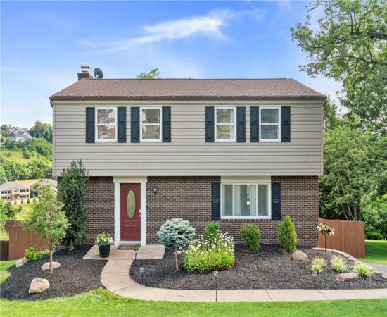 ContingentResidential 249 Clare Dr, Canonsburg, PA 15317, 4 Bedrooms Bedrooms, 10 Rooms Rooms,2.1 BathroomsBathrooms,Residential,For Sale,Clare Dr,1710966