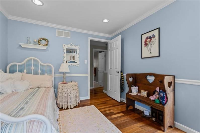 Chair rail and crown molding.