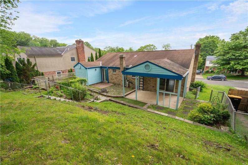 1064 Glen Oak Dr, Bethel Park, PA 15102, 3 Bedrooms Bedrooms, 10 Rooms Rooms,3 BathroomsBathrooms,Residential,For Sale,Glen Oak Dr,1711065