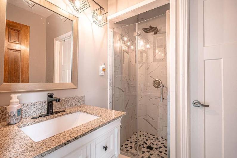 Full bath with access to main floor office