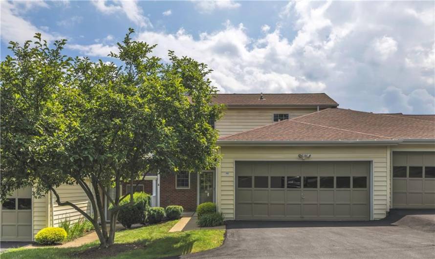 103 Boxwood Court, McMurray, PA 15317, 3 Bedrooms Bedrooms, 10 Rooms Rooms,2.2 BathroomsBathrooms,Residential,For Sale,Boxwood Court,0,1710963