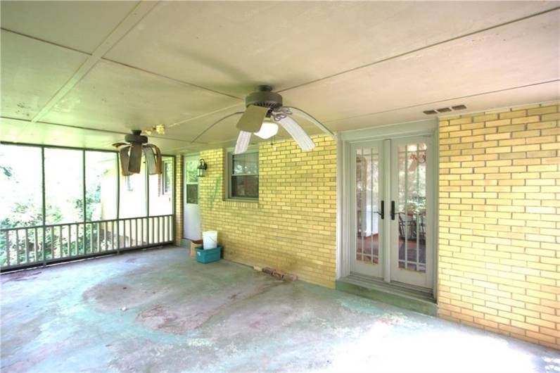 Awesome 24x13 Screened-in Porch with doors off both Kitchen & Dining Room