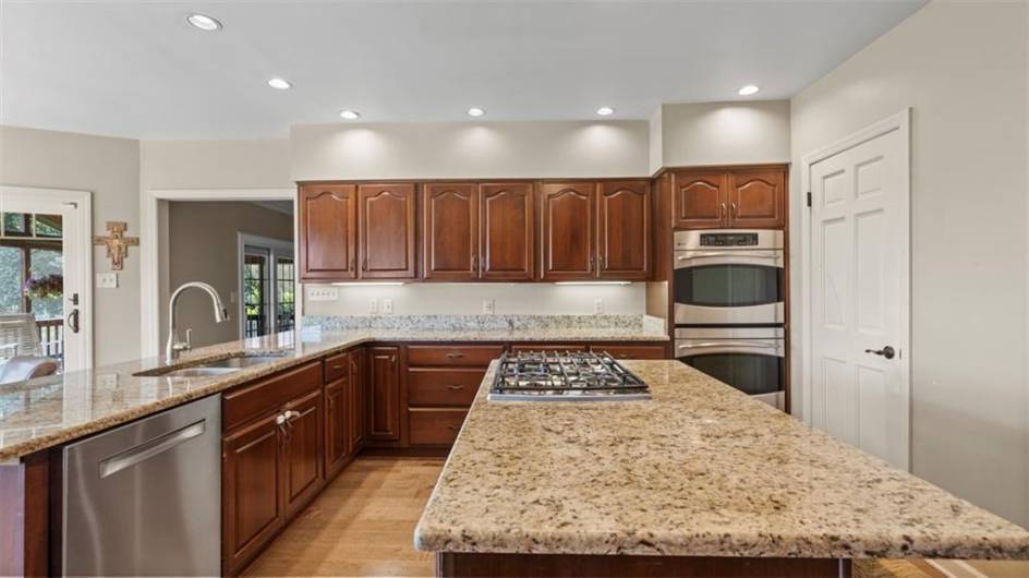 Convection Double oven and large pantry
