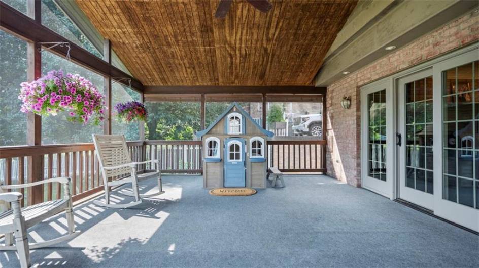 Relax and enjoy the view from this large cathedral ceiling 3 season room.  Enjoy the serenity of overlooking Simmons Farm!