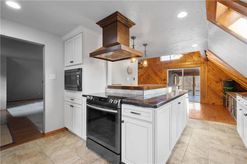 300 Lakeside Drive North, Canonsburg, PA 15317, 4 Bedrooms Bedrooms, 9 Rooms Rooms,3 BathroomsBathrooms,Residential,For Sale,Lakeside Drive North,1683572