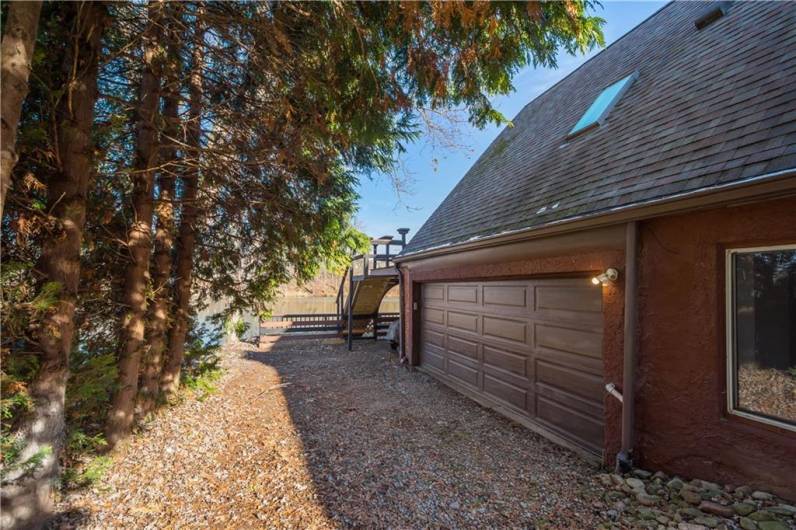300 Lakeside Drive North, Canonsburg, PA 15317, 4 Bedrooms Bedrooms, 9 Rooms Rooms,3 BathroomsBathrooms,Residential,For Sale,Lakeside Drive North,1683572