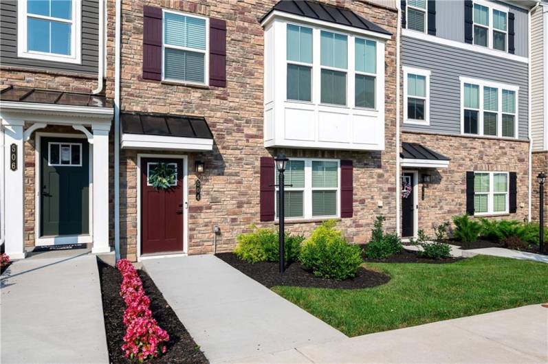504 Nolan Circle, Cranberry Township, PA 16066, 3 Bedrooms Bedrooms, 9 Rooms Rooms,2.1 BathroomsBathrooms,Residential,For Sale,Nolan Circle,0,1710822
