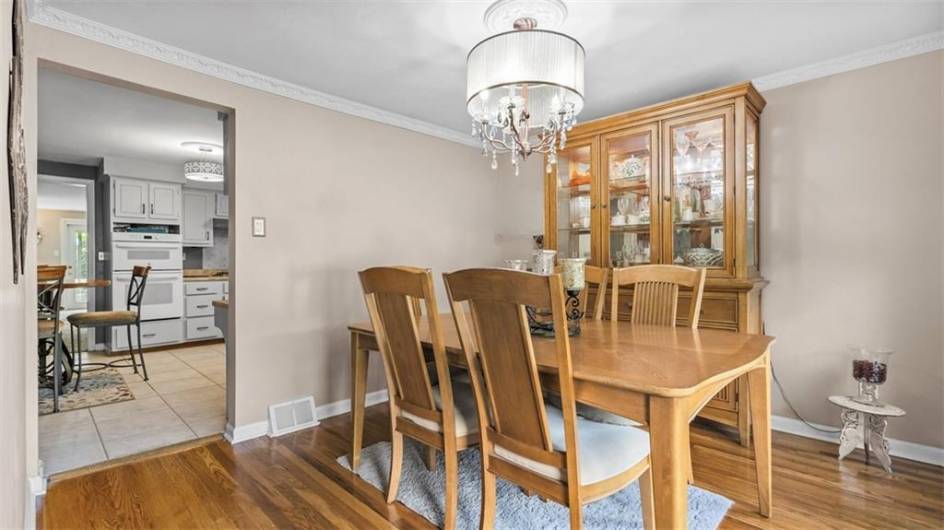 341 MCMURRAY RD, McMurray, PA 15317, 3 Bedrooms Bedrooms, 9 Rooms Rooms,3 BathroomsBathrooms,Residential,For Sale,MCMURRAY RD,0,1711205