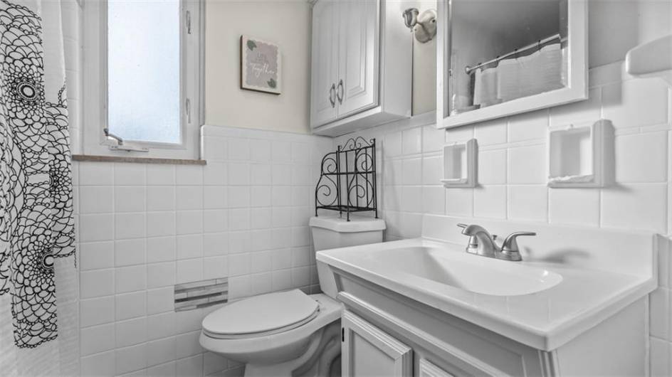 341 MCMURRAY RD, McMurray, PA 15317, 3 Bedrooms Bedrooms, 9 Rooms Rooms,3 BathroomsBathrooms,Residential,For Sale,MCMURRAY RD,0,1711205