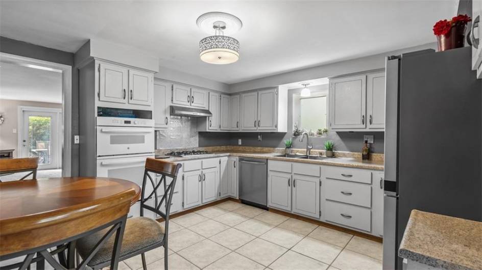 341 MCMURRAY RD, McMurray, PA 15317, 3 Bedrooms Bedrooms, 9 Rooms Rooms,3 BathroomsBathrooms,Residential,For Sale,MCMURRAY RD,0,1711205