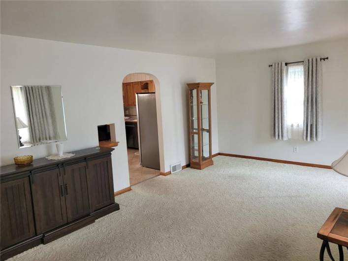612 Elmwood Ave, Grove City, PA 16127, 3 Bedrooms Bedrooms, 8 Rooms Rooms,2 BathroomsBathrooms,Residential,For Sale,Elmwood Ave,0,1711515