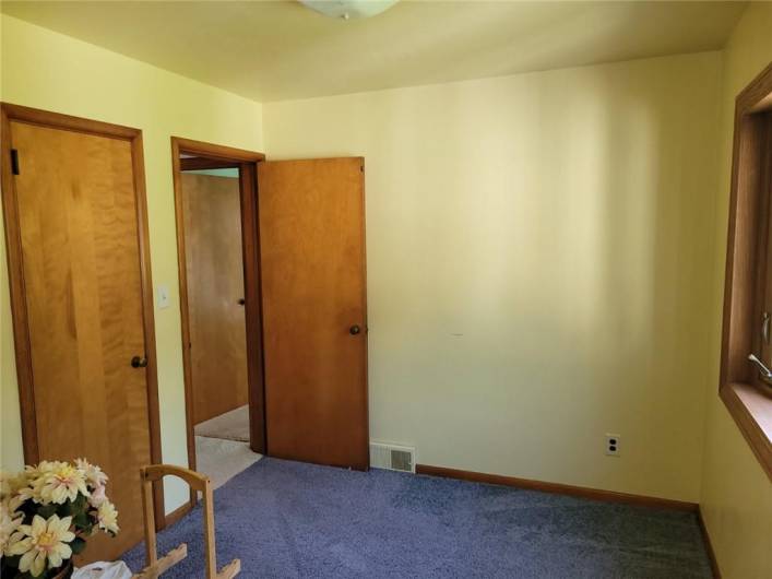 612 Elmwood Ave, Grove City, PA 16127, 3 Bedrooms Bedrooms, 8 Rooms Rooms,2 BathroomsBathrooms,Residential,For Sale,Elmwood Ave,0,1711515