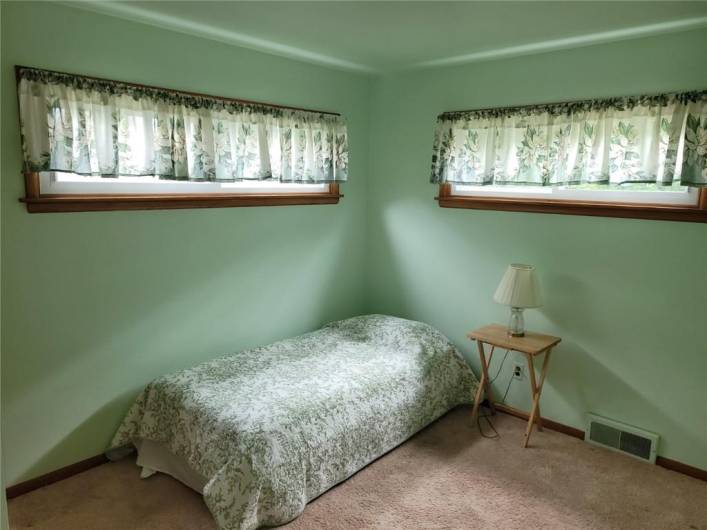 612 Elmwood Ave, Grove City, PA 16127, 3 Bedrooms Bedrooms, 8 Rooms Rooms,2 BathroomsBathrooms,Residential,For Sale,Elmwood Ave,0,1711515