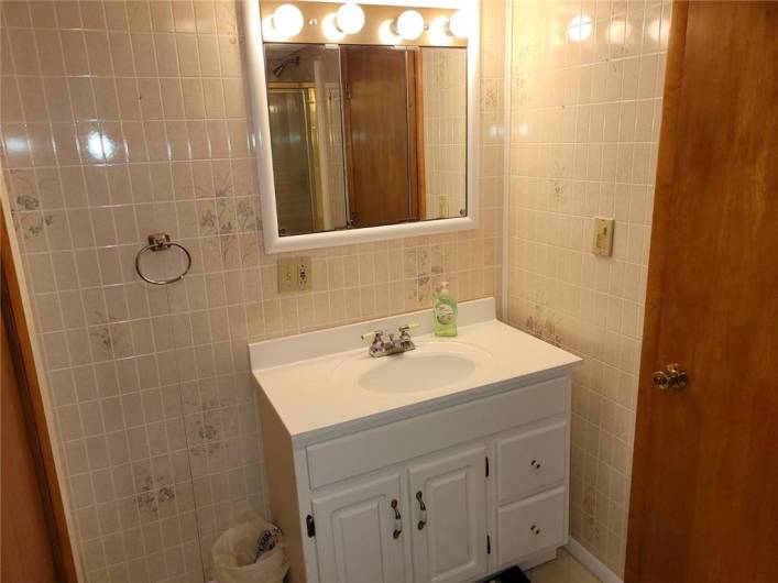 612 Elmwood Ave, Grove City, PA 16127, 3 Bedrooms Bedrooms, 8 Rooms Rooms,2 BathroomsBathrooms,Residential,For Sale,Elmwood Ave,0,1711515