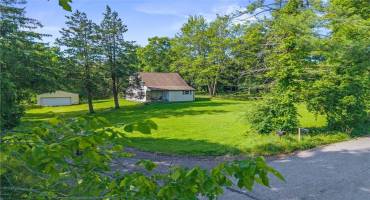 32 Spring Hill Ln, New Castle, PA 16101, 3 Bedrooms Bedrooms, 8 Rooms Rooms,2 BathroomsBathrooms,Residential,For Sale,Spring Hill Ln,1711521