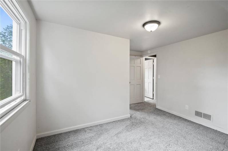 32 Spring Hill Ln, New Castle, PA 16101, 3 Bedrooms Bedrooms, 8 Rooms Rooms,2 BathroomsBathrooms,Residential,For Sale,Spring Hill Ln,1711521