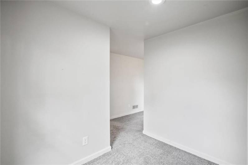 32 Spring Hill Ln, New Castle, PA 16101, 3 Bedrooms Bedrooms, 8 Rooms Rooms,2 BathroomsBathrooms,Residential,For Sale,Spring Hill Ln,1711521
