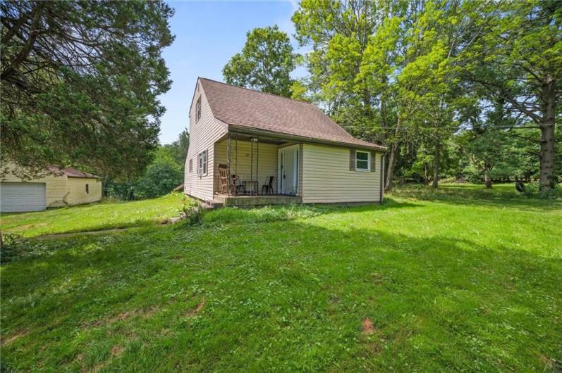 32 Spring Hill Ln, New Castle, PA 16101, 3 Bedrooms Bedrooms, 8 Rooms Rooms,2 BathroomsBathrooms,Residential,For Sale,Spring Hill Ln,1711521