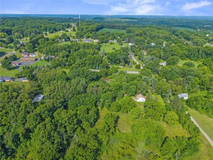32 Spring Hill Ln, New Castle, PA 16101, 3 Bedrooms Bedrooms, 8 Rooms Rooms,2 BathroomsBathrooms,Residential,For Sale,Spring Hill Ln,1711521