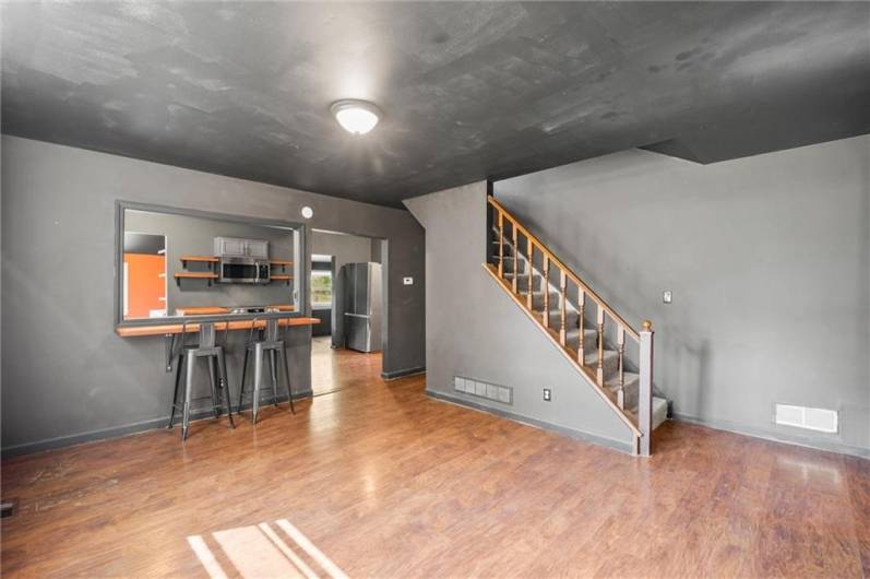 32 Spring Hill Ln, New Castle, PA 16101, 3 Bedrooms Bedrooms, 8 Rooms Rooms,2 BathroomsBathrooms,Residential,For Sale,Spring Hill Ln,1711521