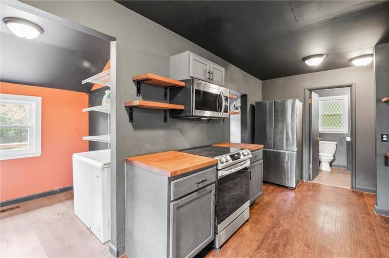 32 Spring Hill Ln, New Castle, PA 16101, 3 Bedrooms Bedrooms, 8 Rooms Rooms,2 BathroomsBathrooms,Residential,For Sale,Spring Hill Ln,1711521