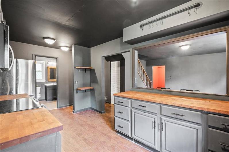 32 Spring Hill Ln, New Castle, PA 16101, 3 Bedrooms Bedrooms, 8 Rooms Rooms,2 BathroomsBathrooms,Residential,For Sale,Spring Hill Ln,1711521