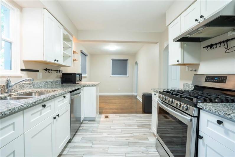 130 6th Ave, Pittsburgh, PA 15229, 3 Bedrooms Bedrooms, 7 Rooms Rooms,2 BathroomsBathrooms,Residential,For Sale,6th Ave,0,1711523