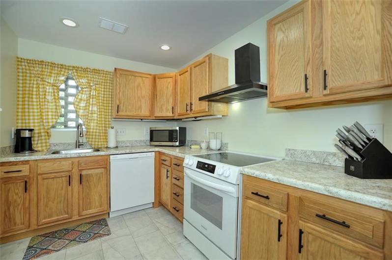5100 5th Avenue, Pittsburgh, PA 15232, 2 Bedrooms Bedrooms, ,2 BathroomsBathrooms,Residential,For Sale,5th Avenue,1711533