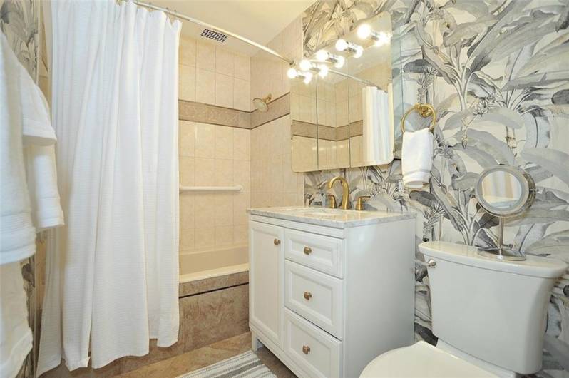 5100 5th Avenue, Pittsburgh, PA 15232, 2 Bedrooms Bedrooms, ,2 BathroomsBathrooms,Residential,For Sale,5th Avenue,1711533