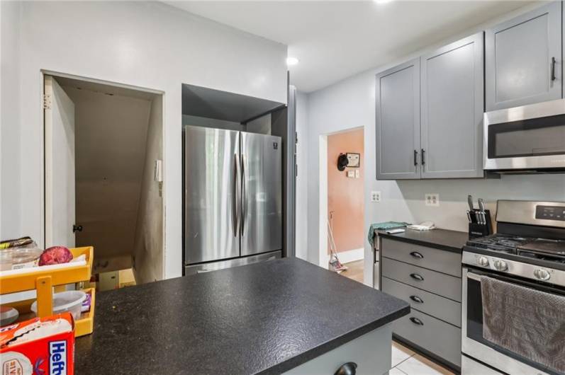 1052 Welfer St, Pittsburgh, PA 15217, 4 Bedrooms Bedrooms, ,2 BathroomsBathrooms,Residential,For Sale,Welfer St,1711563