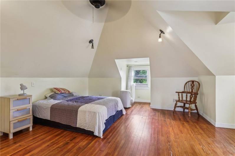 1052 Welfer St, Pittsburgh, PA 15217, 4 Bedrooms Bedrooms, ,2 BathroomsBathrooms,Residential,For Sale,Welfer St,1711563