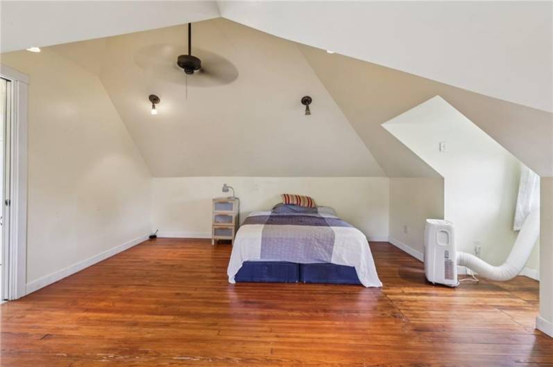 1052 Welfer St, Pittsburgh, PA 15217, 4 Bedrooms Bedrooms, ,2 BathroomsBathrooms,Residential,For Sale,Welfer St,1711563