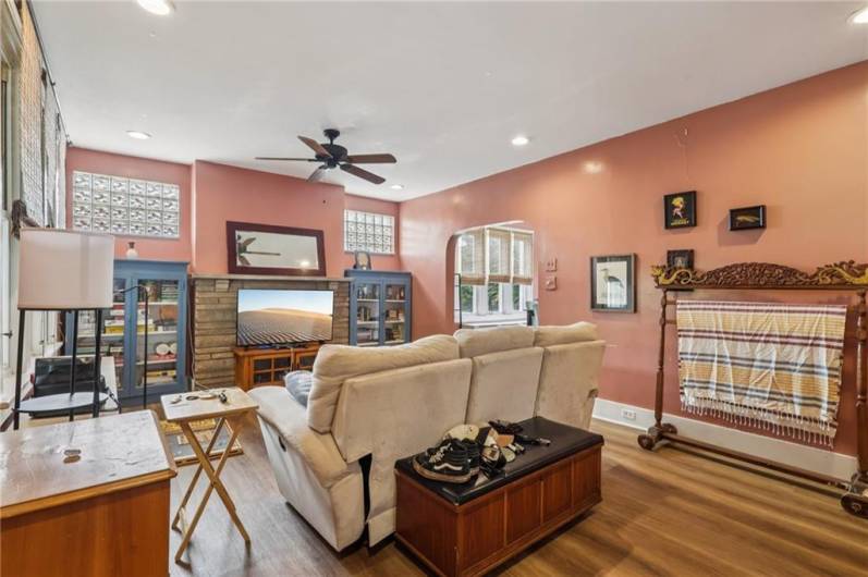1052 Welfer St, Pittsburgh, PA 15217, 4 Bedrooms Bedrooms, ,2 BathroomsBathrooms,Residential,For Sale,Welfer St,1711563
