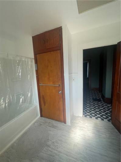 40 Lake St, Stoneboro, PA 16153, 5 Bedrooms Bedrooms, 12 Rooms Rooms,2 BathroomsBathrooms,Residential,For Sale,Lake St,1711568
